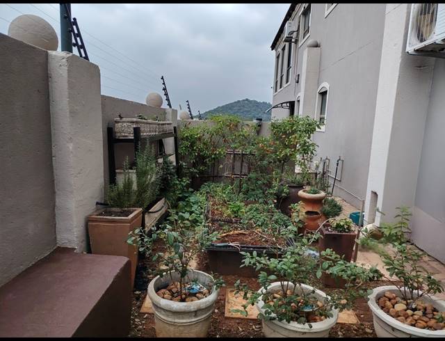 4 BEDROOM TOWNHOUSE FOR SALE IN CASHAN